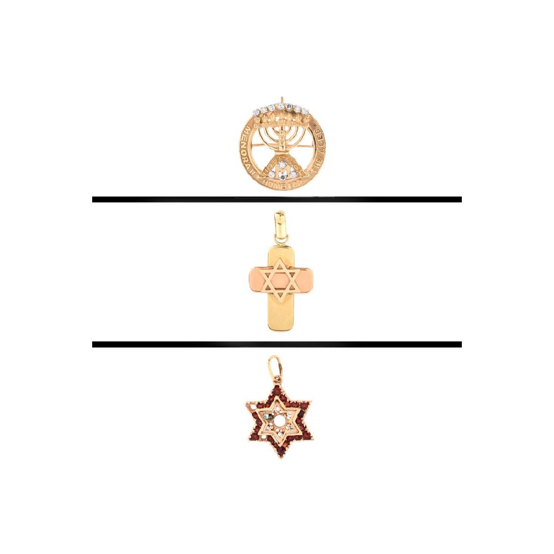 Three (3) Piece Vintage Judaica Gold Jewelry Lot: Three (3) Piece Vintage Judaica Jewelry Lot Including an Italian Chimento 18 Karat Yellow and Rose Gold Pendant, 14 Karat Yellow Gold Brooch with Round Cut Diamonds and 14 Karat Yellow Gold Star Penda
