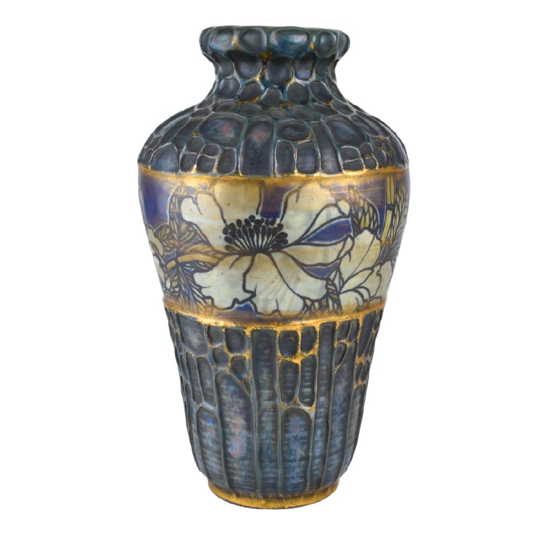 Amphora Honeycomb and Poppy Vase (1 of 5)
