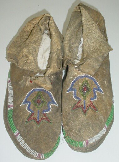 Pr Native American Indian Mens Moccasins Cheyenne