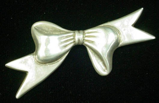 Hubert Harmon Mexico Sterling Silver Bow Pin. Sign: Hubert Harmon Mexico Sterling Silver Bow Pin. Signed Hubert Harmon, Sterling and Made in Mexico. Wear, Ping or else Good Condition. Measures 4 Inches Long. Shipping $10.00 (estimate $400-$600)