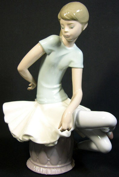 Porcelain Figural Lladro Group #1361 "Julia" Blue 