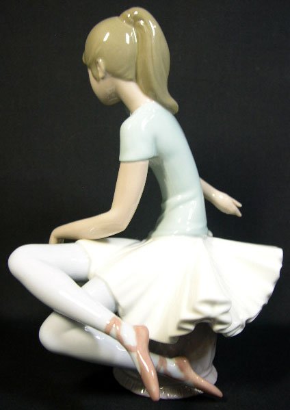 Porcelain Figural Lladro Group #1361 "Julia" Blue  - 2