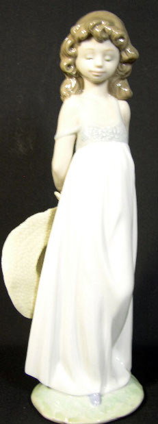 Porcelain Figural Lladro Group #8114 "Natural Beau