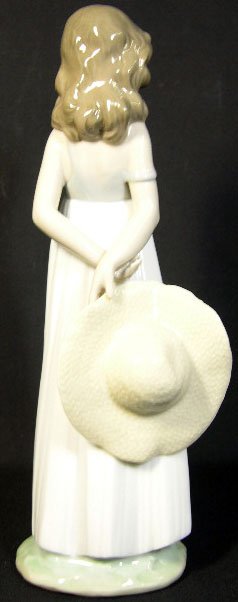 Porcelain Figural Lladro Group #8114 "Natural Beau - 2