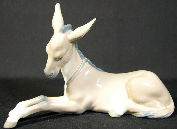 Porcelain Figural Lladro Group #4679 "Nativity Don