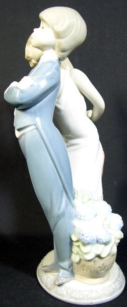 Porcelain Figural Lladro Group #5555 "Lets Make Up - 2