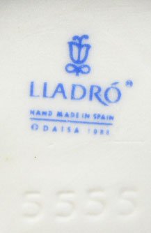 Porcelain Figural Lladro Group #5555 "Lets Make Up - 5