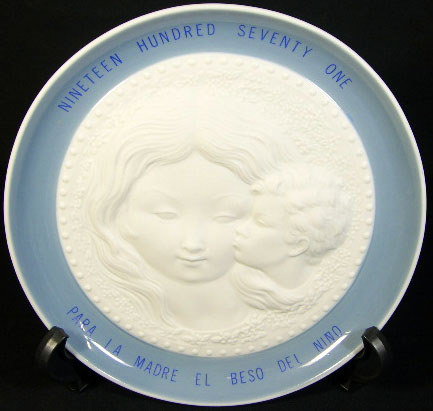 1971 Lladro Mother's Day Plate. First Year of Issu