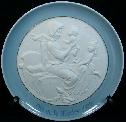 1980 Lladro Mother's Day Plate. Signed Lladro (log