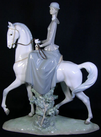 Porcelain Figural Lladro Group #4516 "Amazona Woma
