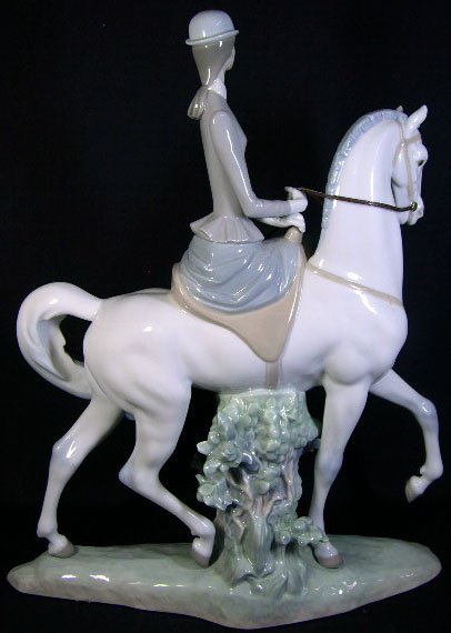 Porcelain Figural Lladro Group #4516 "Amazona Woma - 4
