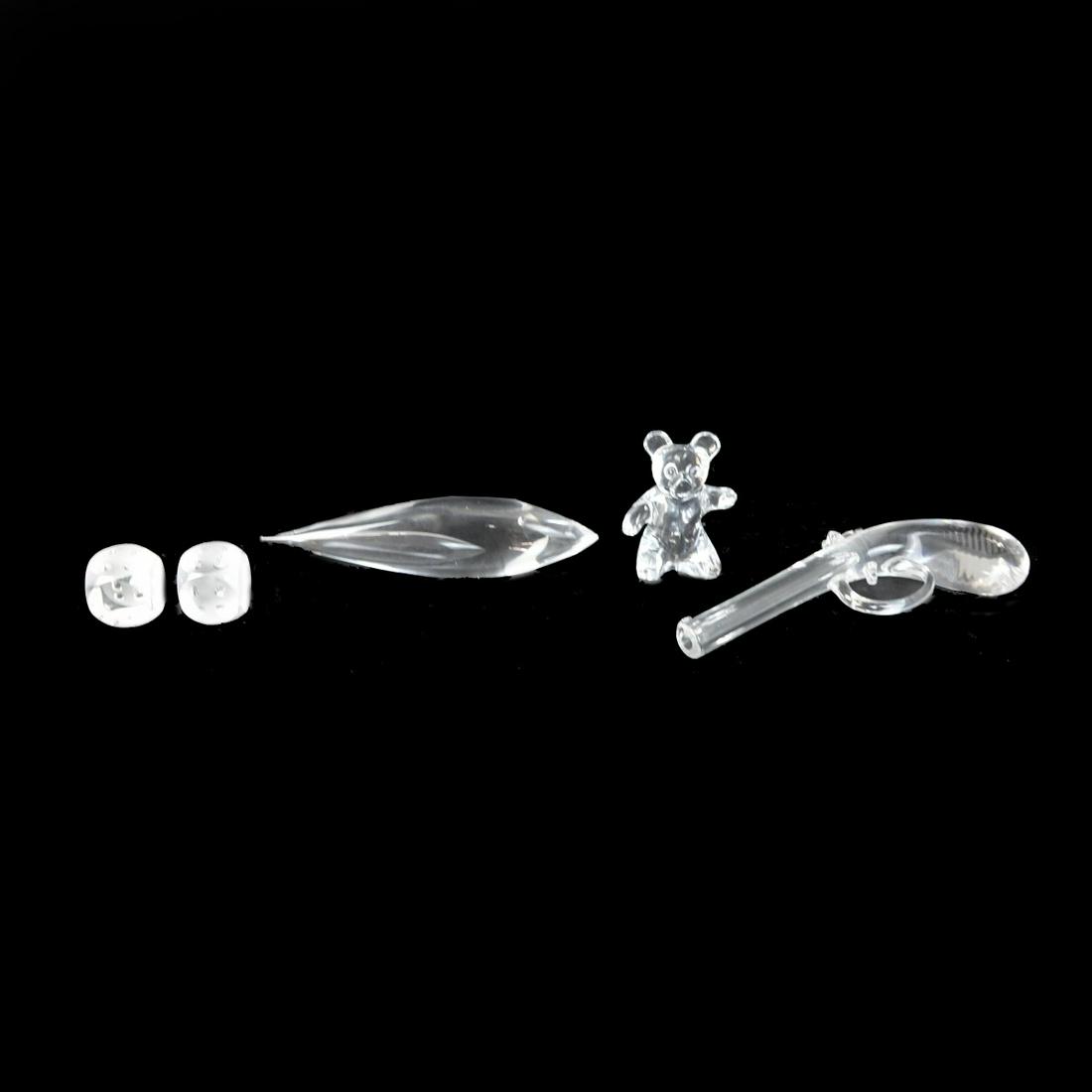 4 pieces Decorative Crystal Objects: Four (4) pieces Decorative Crystal Objects , consisting of a Daum Teddy bear 4" H, a pair of unsigned frosted face dice 1-1/2" H, a Kosta boda Fish signed Lindstrand 91623 8-3/4" long and a Val St. La