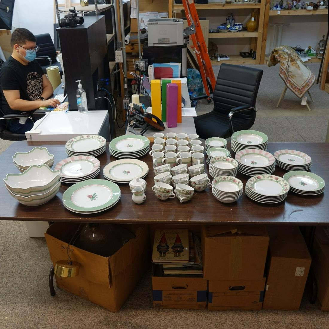 (120) Pc. Wedgwood "English Cottage" Dinnerware (1 of 5)