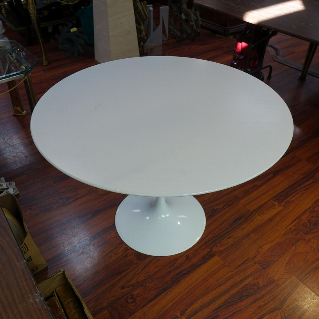 Style of Saarinen Table (1 of 3)