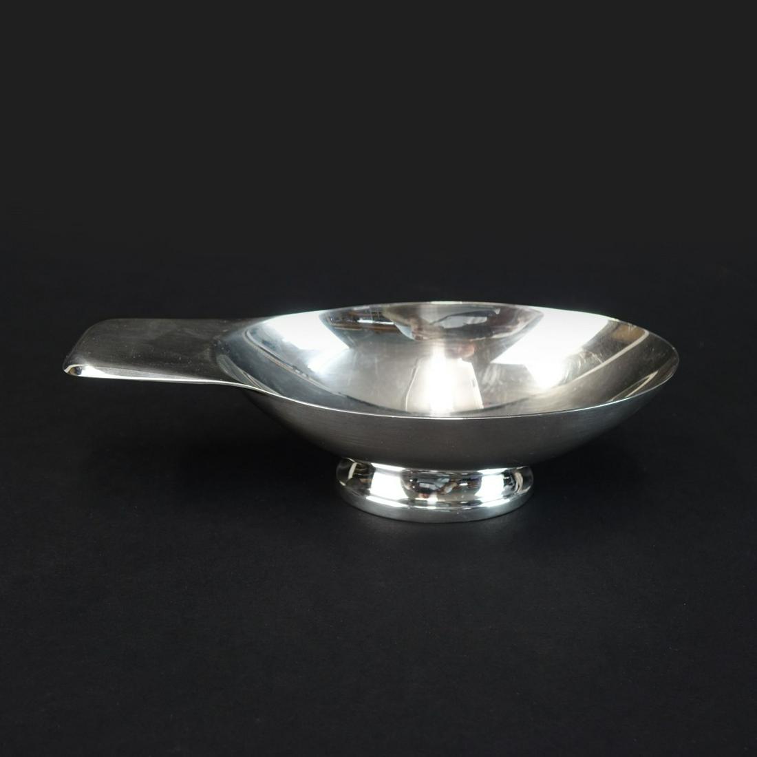 Christofle Sauce Boat: Vintage Christofle Silver Plate Sauce Boat. Signed to base. Measures 2-1/8" H, 8-1/4" L. Approx. weight: 318.00 grams. Condition: Very good pre-owned condition. No ladle. Estimate: $50.00 - $150.00 Do