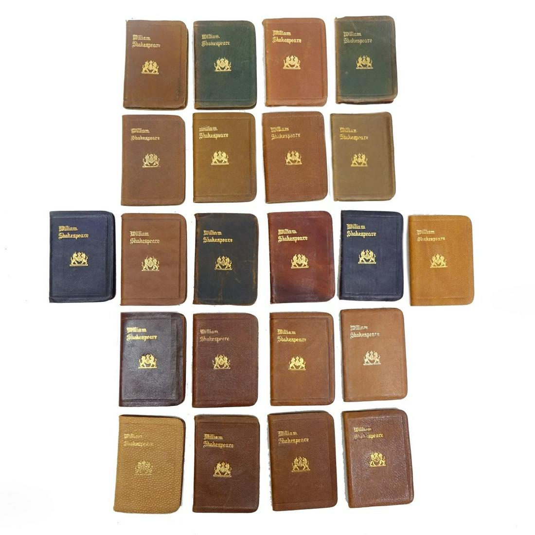 Knickerbocker Miniature Shakespeare Set of 22 (1 of 3)