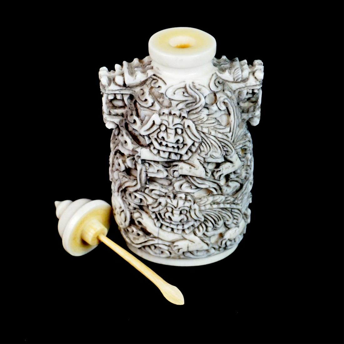 Chinese Snuff Bottle (1 of 3)