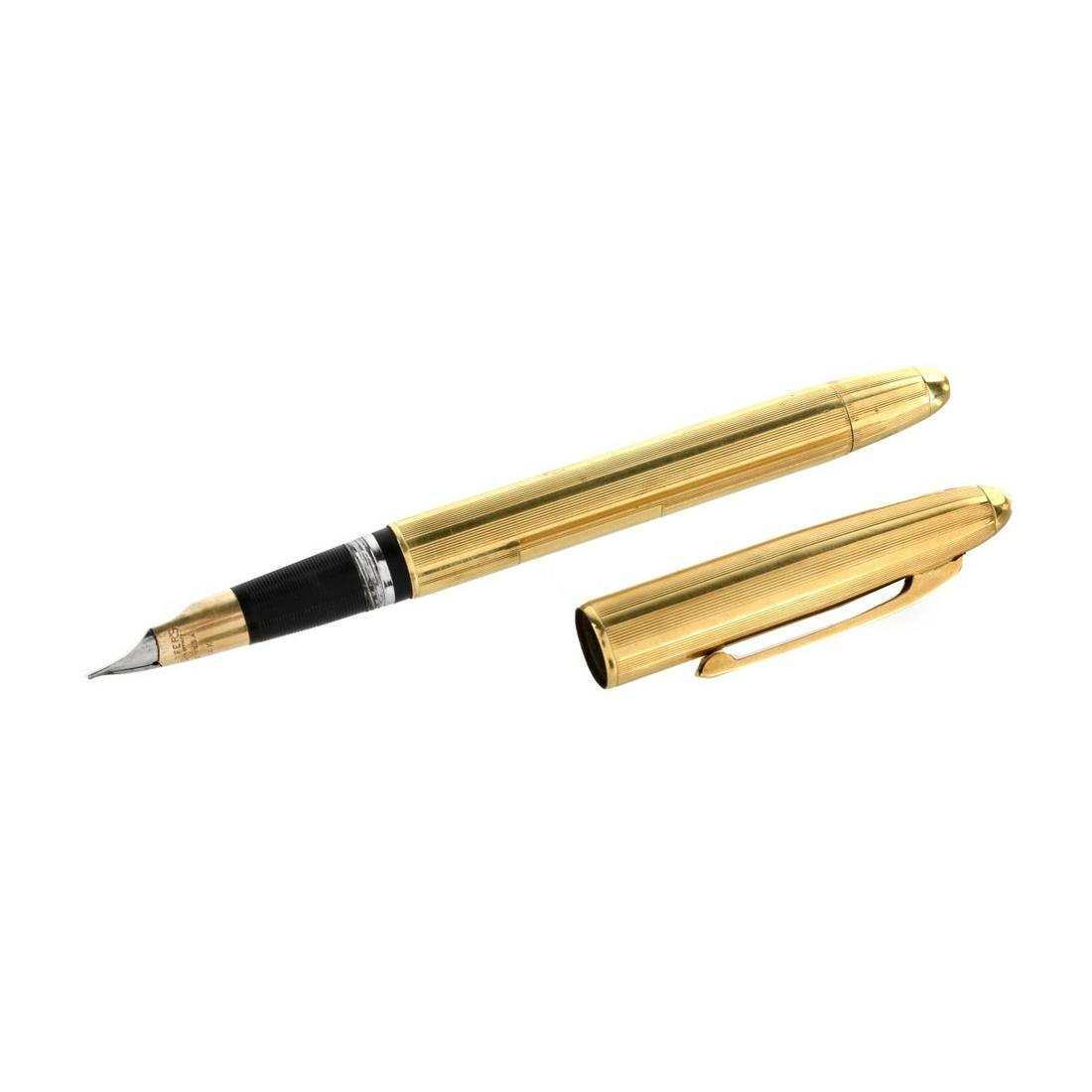 Scheaffer's 14K Pen: Vintage Scheaffer's 14 Karat Yellow Gold Fountain Pen with 14 Karat Yellow Gold Nib. Nib signed. Measures (closed) 5-1/2" L, 7/16" W. Approx. gross weight: 33.52 grams. Condition: Good pre-owned condi