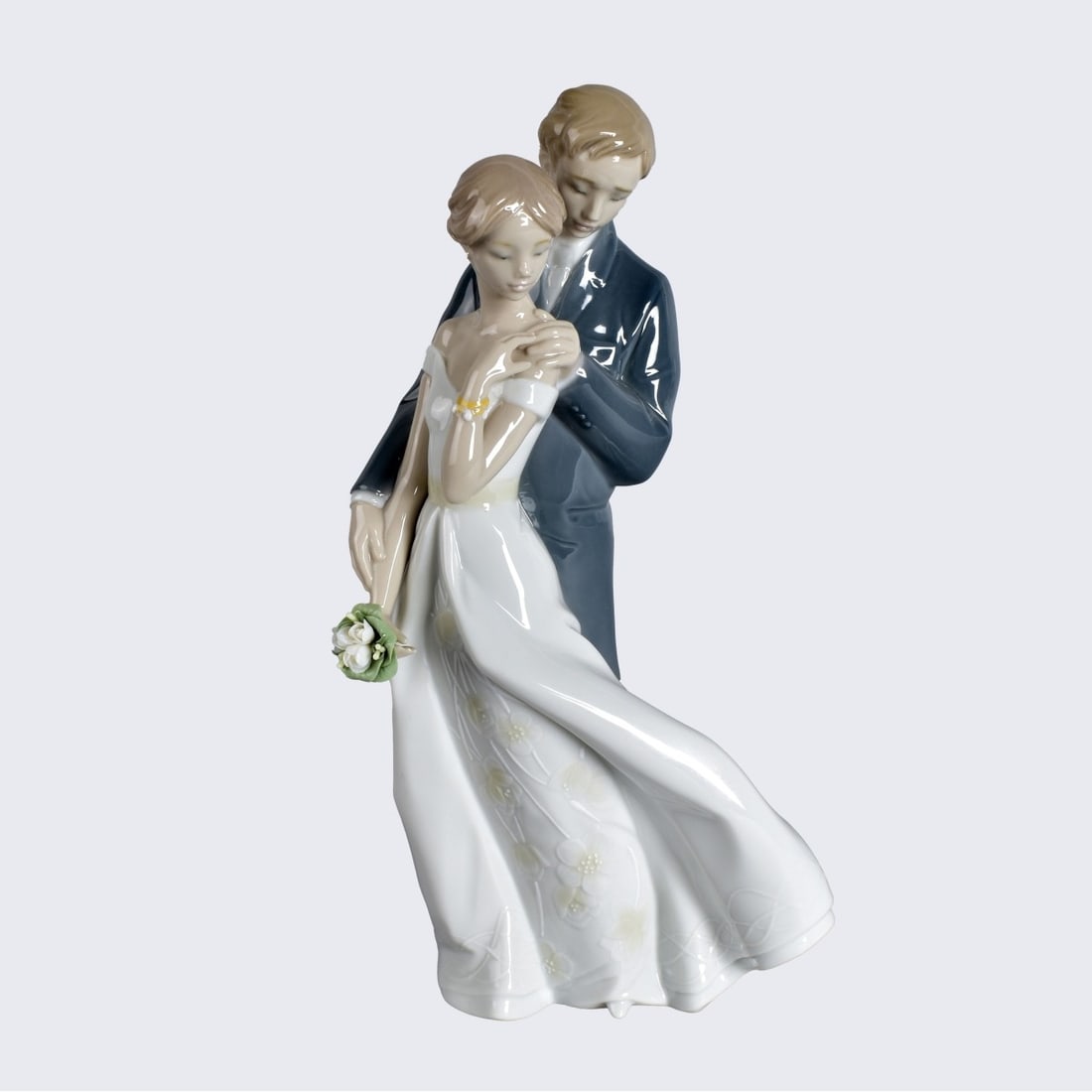 Lladro Porcelain Figurine: Lladro "Everlasting Love" Porcelain Figurine. Signed on the base. Measures 9-1/2" x 5-1/4". Condition: Good condition. Estimate: $50.00 - $150.00 Domestic Shipping: $66.00