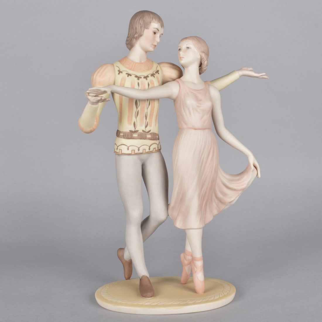 Ispanky Romeo and Juliet Ballet Figurine: Laslo Ispanky "Romeo and Juliet" Ballet Figurine. Marked approperately 1 of 500. Measures 13" x 9" x 4-1/2". Condition: Good Condition Estimate: $100.00 - $200.00 Domestic Shipping: Third Party