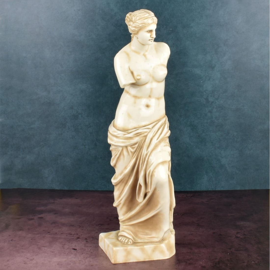 Rudolstadt German Venus de Milo Porcelain: Rudolstadt German Venus de Milo Porcelain Figurine. Marked to bottom RW in crown. Co.2215 a 4 under that and a 47. Measures 15-1/4"H x 5-1/2"W Condition: Good Condition Estimate: $100.00 - $200.00 Dom