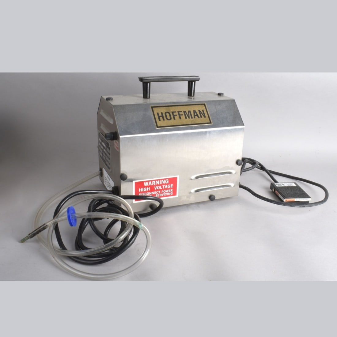 Hoffman Gem-1 Jewelry Steamer: Hoffman Gem-1 Jewelry Steamer. New Yorker Inc. Serial number: 02032289. Power cord and hose to accompany the lot. Measures 11-1/4" x 8-1/2" x 14". Condition: Working condition. Please note we have not