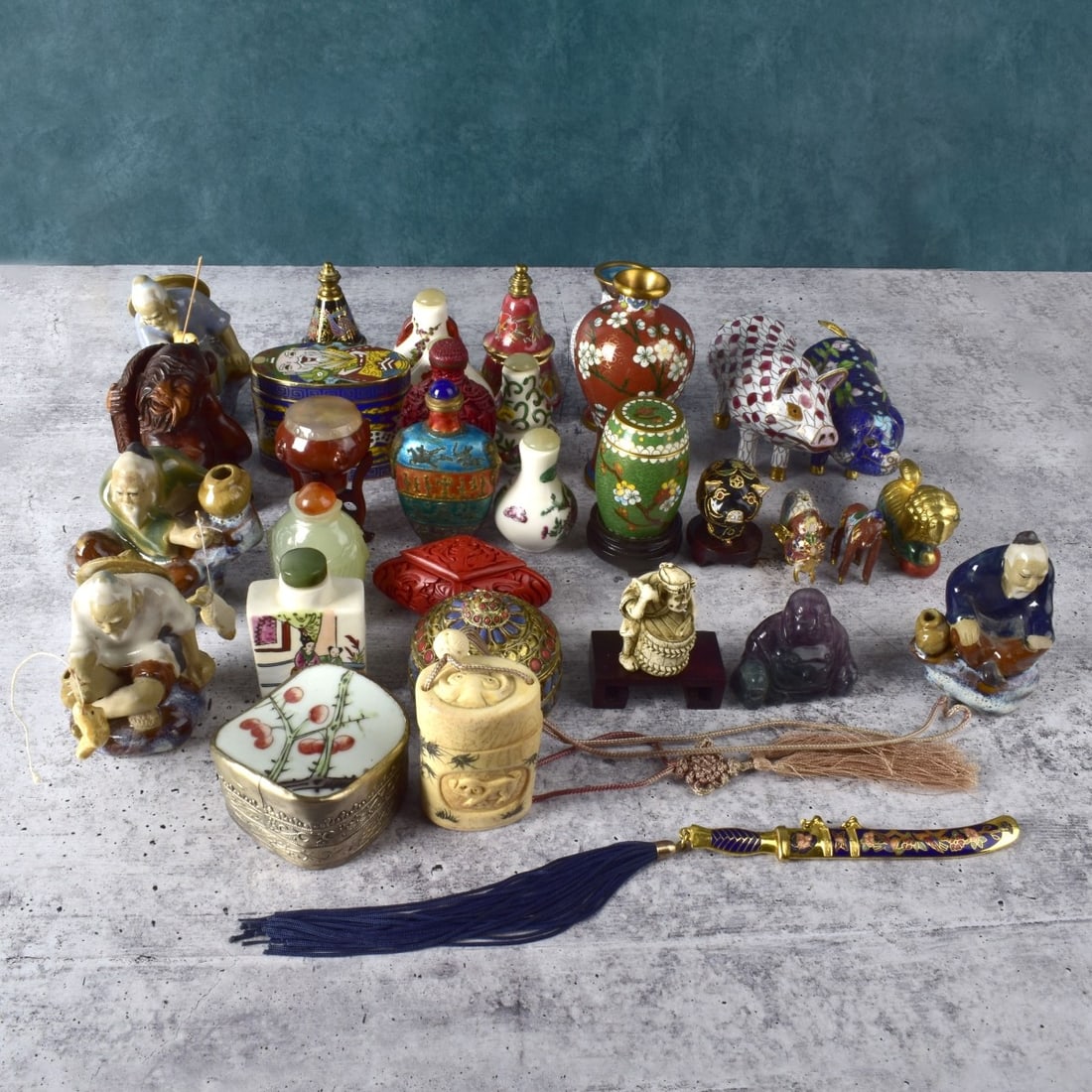 Box Lot of Chinese Collectables (1 of 5)