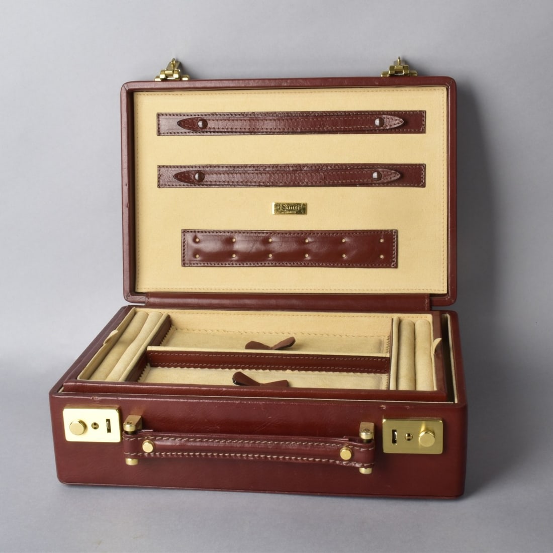 I Santi Italian Traveling Jewelry Case: I Santi Italian Leather Traveling Jewelry Case. Label marked on the interior. Measures 4" x 12" x 8". Condition: Scuffs to the surface otherwise good condition. Estimate: $50.00 - $100.00 Domestic Shi