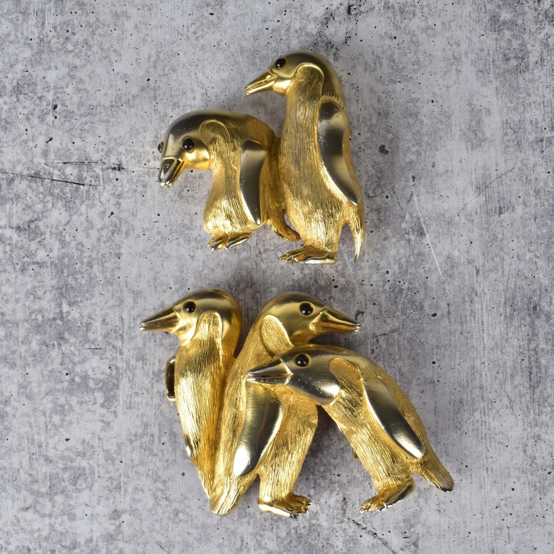 Margarita Barrera Designer Belt Buckle: Margarita Barrera Designer Belt Buckle, Gilt Penguin. Signed appropriately to back (c) 1988, with dust covers. Measures 7-1/2" L x 4-1/2" W. Condition: Good used Condition, no belt, some loss gilt to 