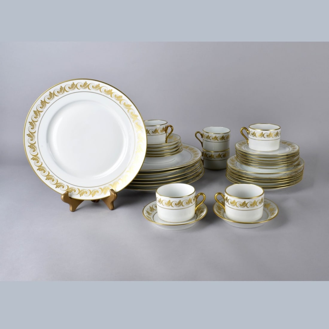 Richard Ginori "Aosta" Dinner Service (1 of 4)