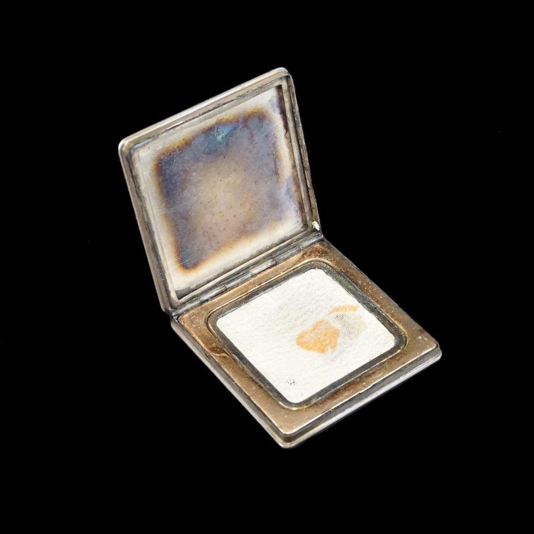 Russian 875 Silver Compact: Antique Russian 875 Silver Art Deco Style Compact. Stamped and Latvia mark, made in Leningrad (St. Petersburg) . Monogrammed to front and Sept. 27, 1946 presentation inscription to Rosa from Gregory o