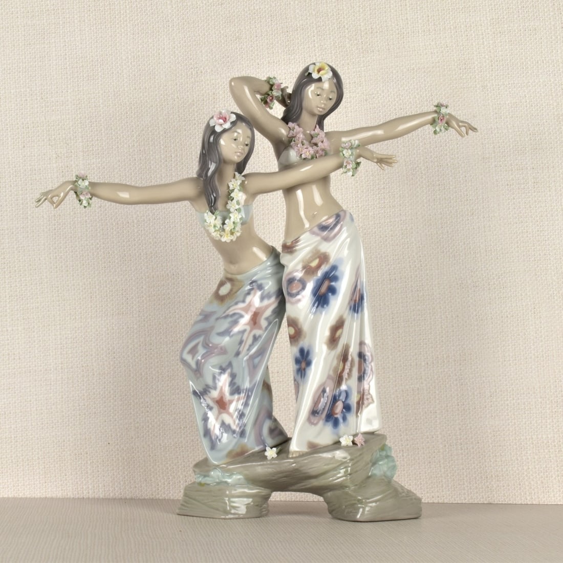 Lladro Figurine of Polynesian Dancers (1 of 6)