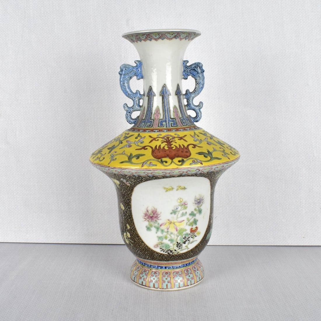 Chinese Republic Falle Jaune Vase (1 of 6)
