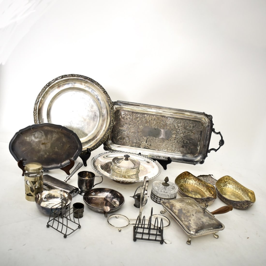 Lot of Silver Plate Items. (1 of 4)