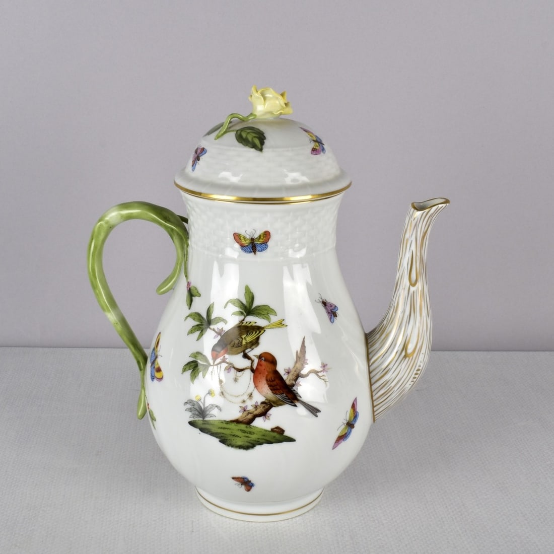 Herend "Rothschild Bird " Coffee Pot: Herend "Rothschild Bird" Coffee Pot with Rose Final Top. Properly stamped to the bottom. Measures: 10" H, 8-1/4" W, 5-1/4". D. Condition: Good condition. Estimate: $100.00 - $300.00 Domestic Shipping: