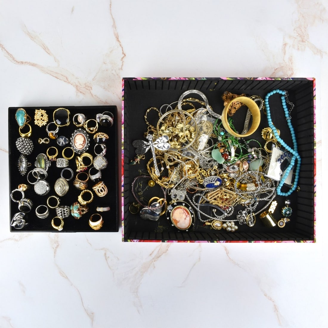 Box Lot of Fashion Jewelry (1 of 3)