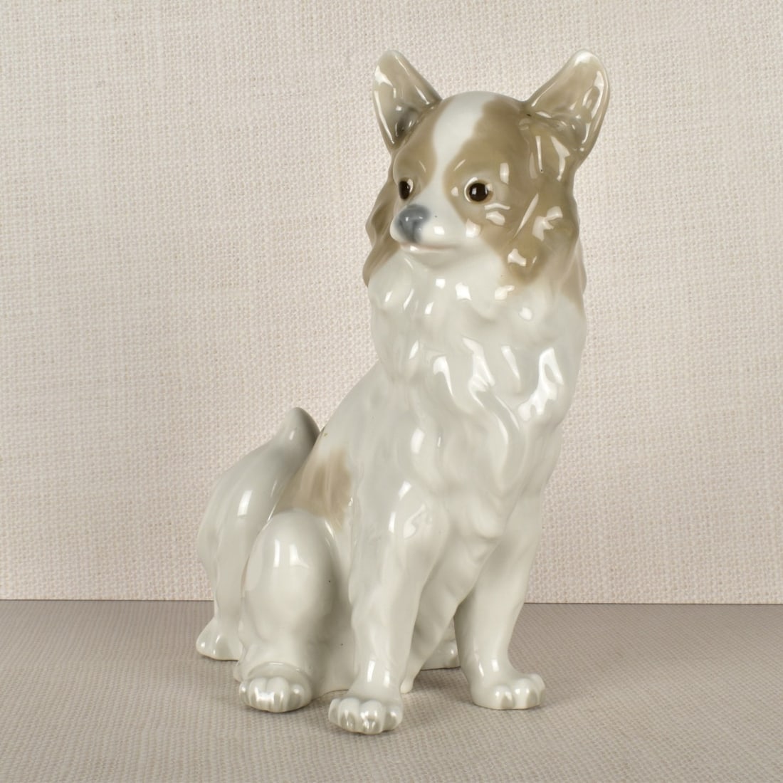 Lladro Chihuahua Figurine: Lladro Long Haired Chihuahua Porcelain Figurine Sitting on its Two Hind Legs. Properly marked on the bottom. Measures: 8-1/4" H, 7" W, 4-1/2" D. Condition: Good condition. Estimate: $100.00 - $200.00 