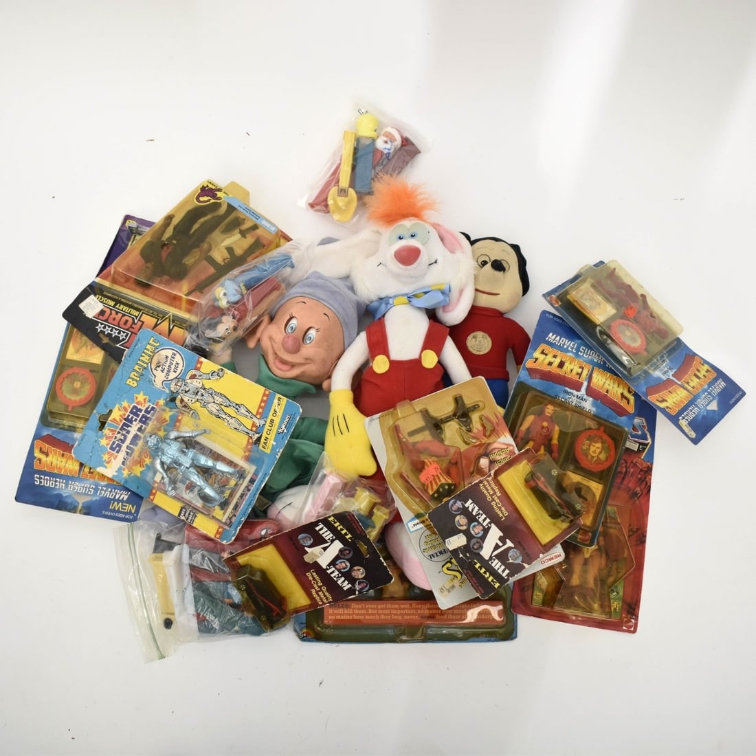 Box Lot of Vintage Toys, Plush Figures. (1 of 4)