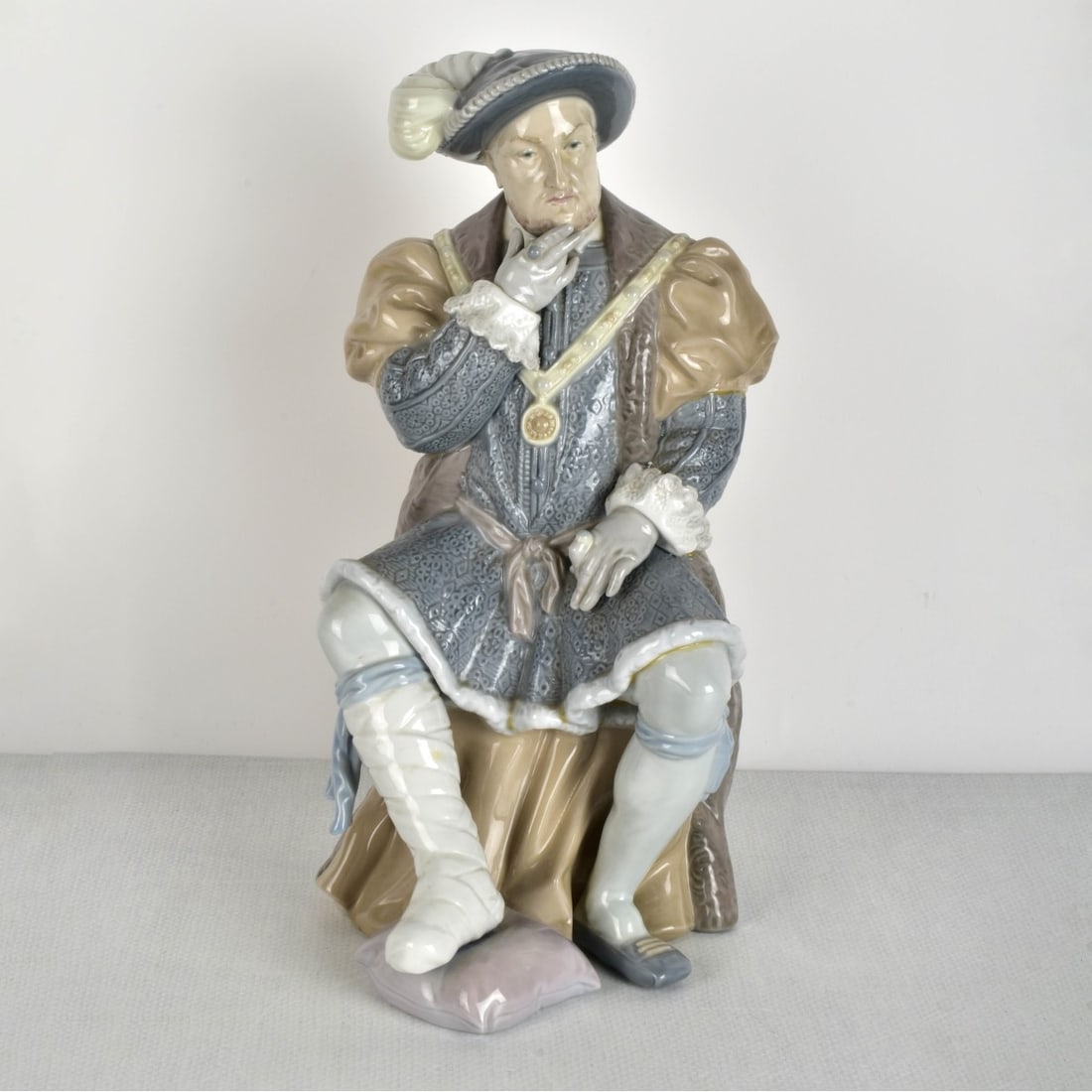 Lladro King Henry VIII Porcelain Figurine (1 of 7)