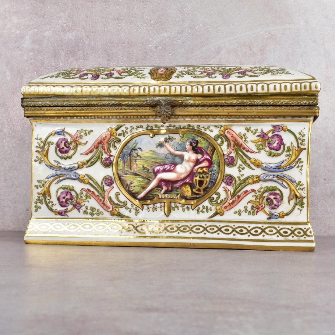 Capodimonte Lidded Box (1 of 7)