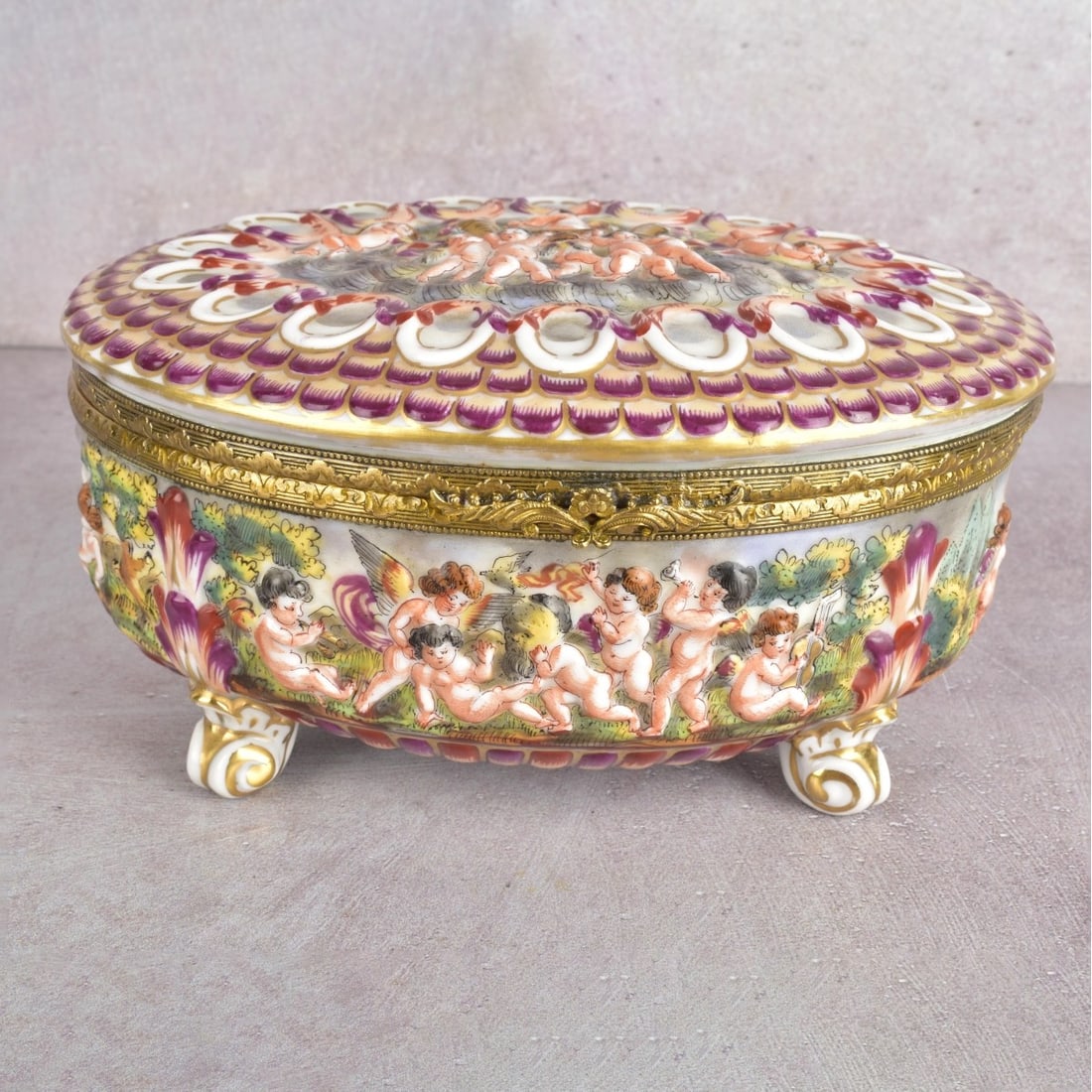 Capodimonte Oval Lidded Box (1 of 5)