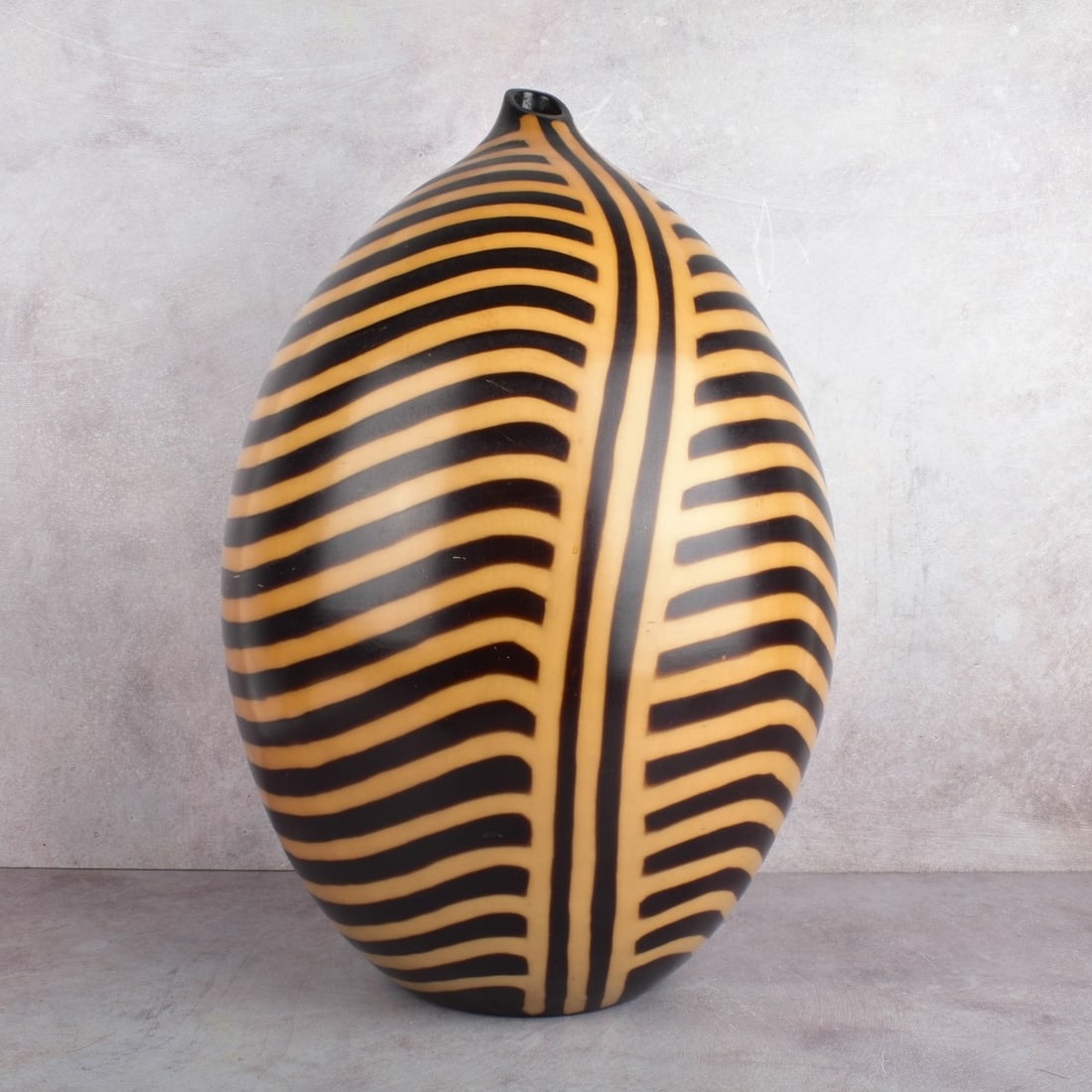 Peruvian Pottery Vase (1 of 8)