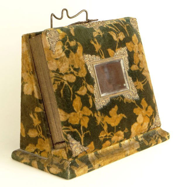 19/20th Century Standing Photo Album with Brass Mo: 19/20th Century Standing Photo Album with Brass Mounted Velvet Cover and Small Mirror to Front, Contains Several Early 20th Century Photos. Unsigned. Losses to Brass Corners, Rubbing to Velvet, Somewh