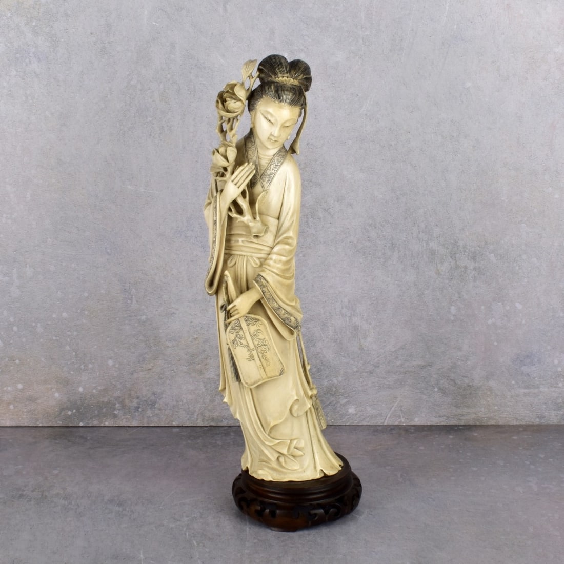 18/19th Century Chinese Carving of a Lady (1 of 7)