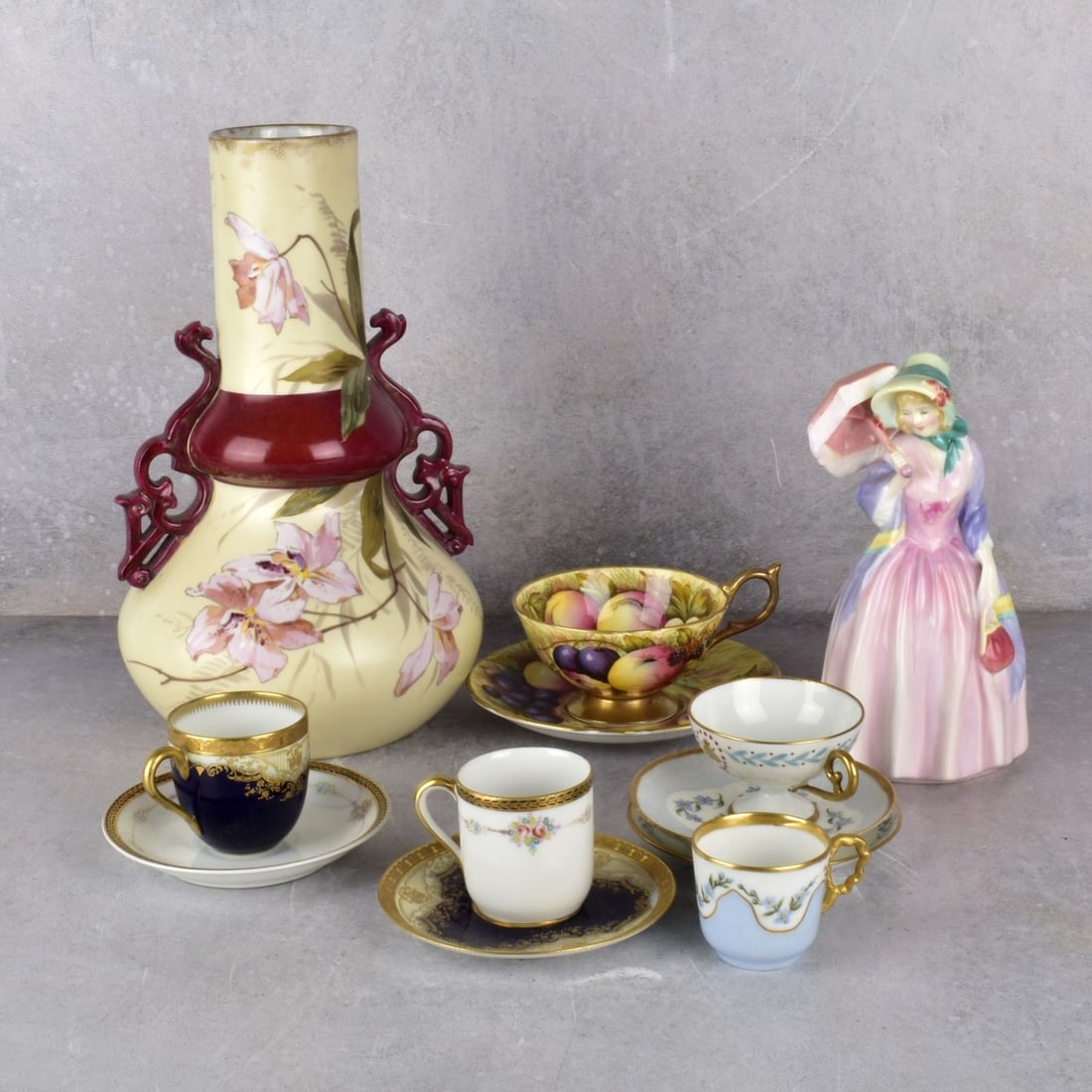 Collection of Vintage Porcelain Pieces (1 of 9)
