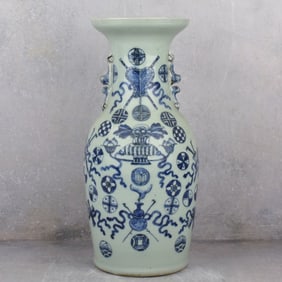 Chinese Blue and White Porcelain Vase.