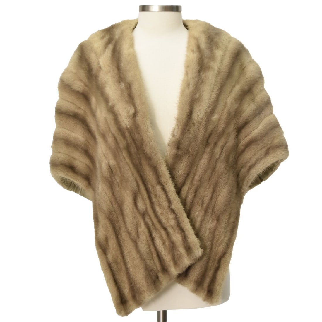 Vintage Gertz Mink Fur Stole: Vintage Gertz Mink Fur Stole. Monogrammed inside. Measures: Approximated medium size. Kodner Galleries offers phone and absentee bidding at a low, flat 21% buyer’s premium without surcharge or hidde