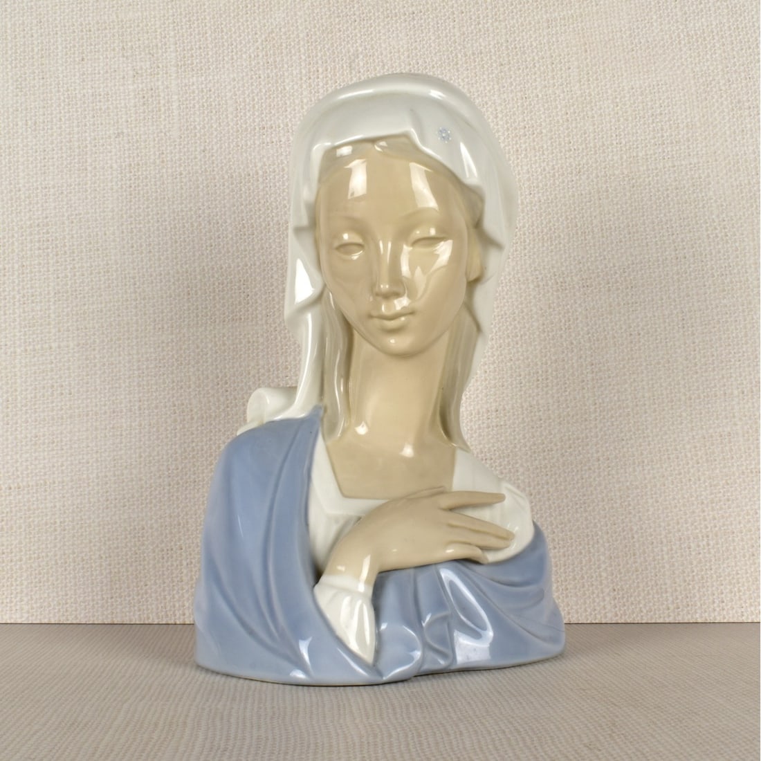 Lladro Figurine of a Lady Praying: Lladro Figurine of Young Lady Praying With Her Hands to Her Heart. Properly marked on the bottom. Measures: 8-3/4" H, 4-1/2" W, 8" D. Kodner Galleries offers phone and absentee bidding at a low, flat