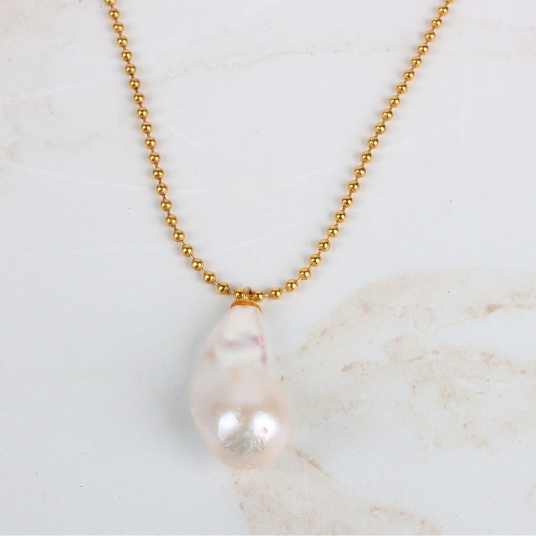 Large Baroque Pearl Necklace: Large Vintage Baroque Pearl Pendant Necklace with Gold Tone Metal Chain. Pearl with good luster and polish, measures 30 x 16mm. Chain measures 34" L. Provenance: former South Florida jewelry designer 
