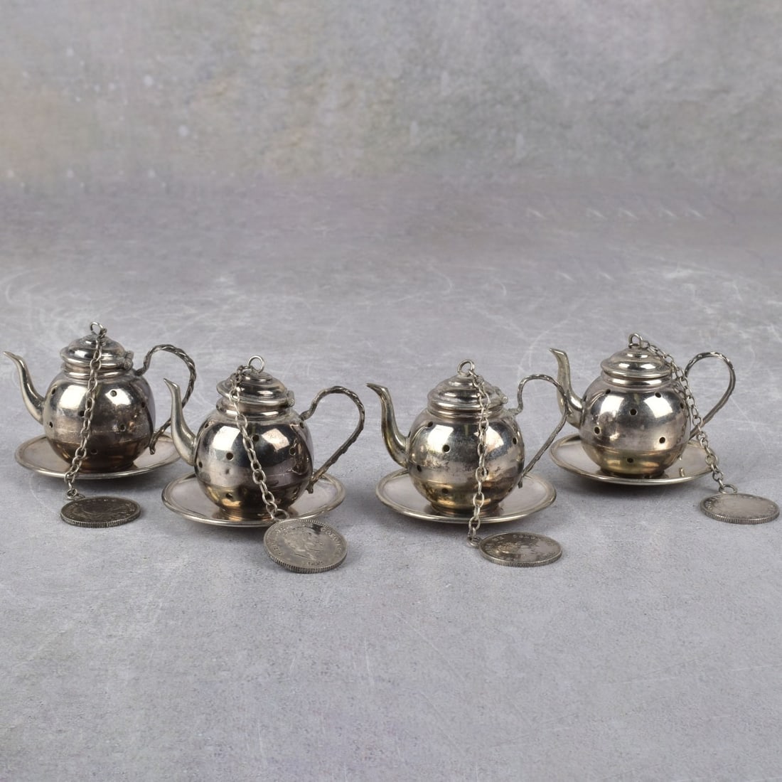 Sterling 900 Mini Tea Strainers with Saucers (1 of 7)